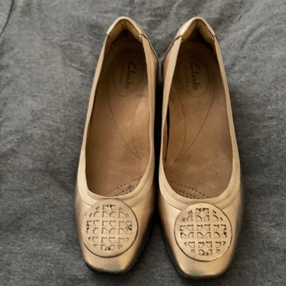 Pre-owned Gold Clark Woman Shoes - Picture 1 of 7